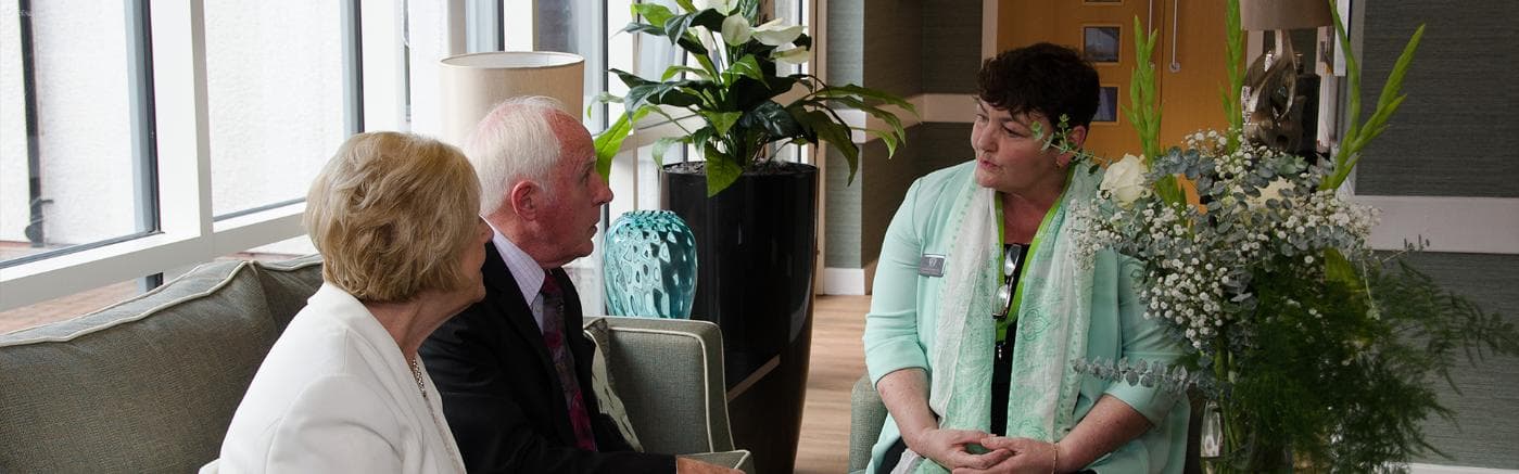 residents-with-staff-member