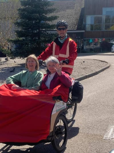 residents cycling